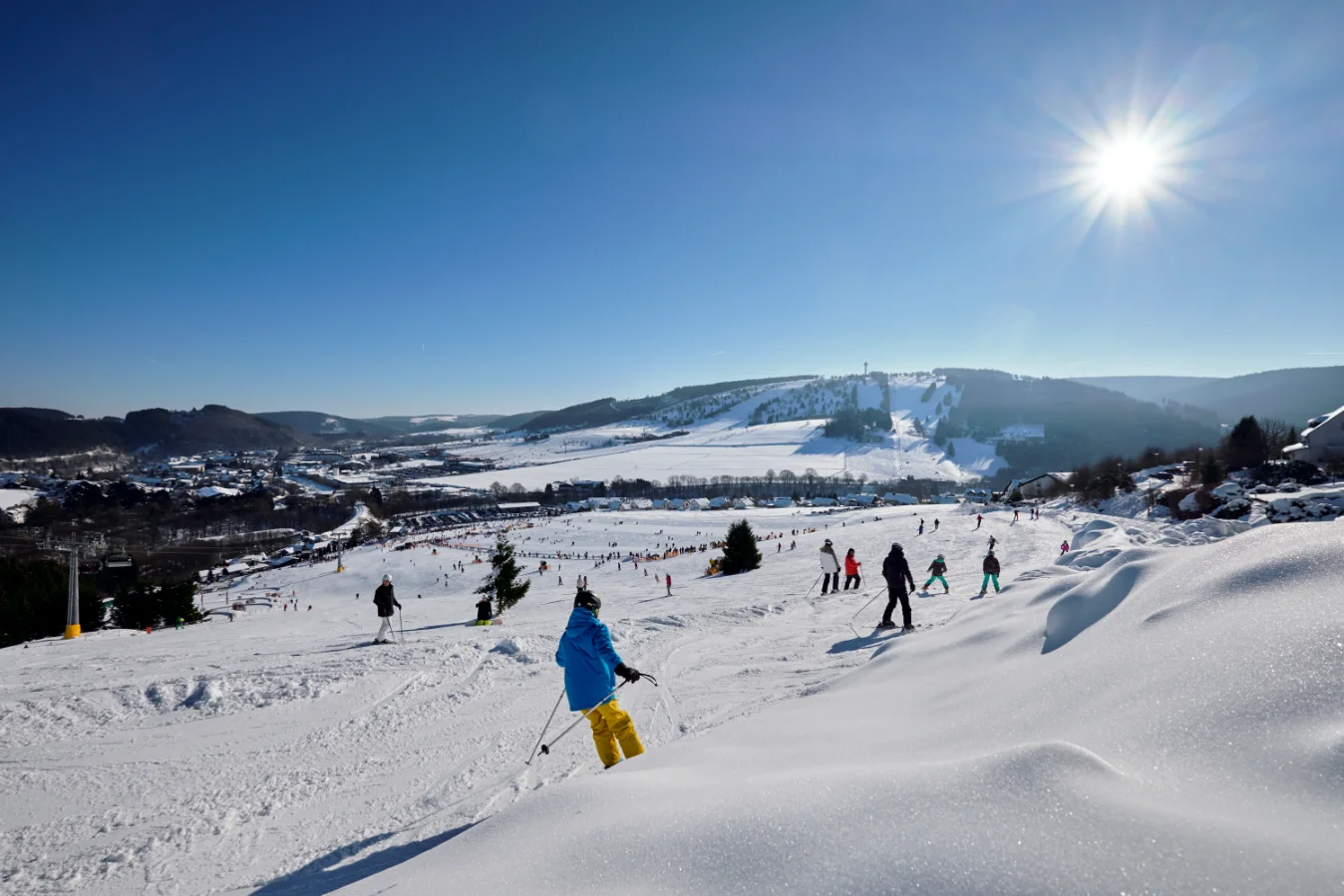 Panoramablick auf das Skigebiet Willingen
