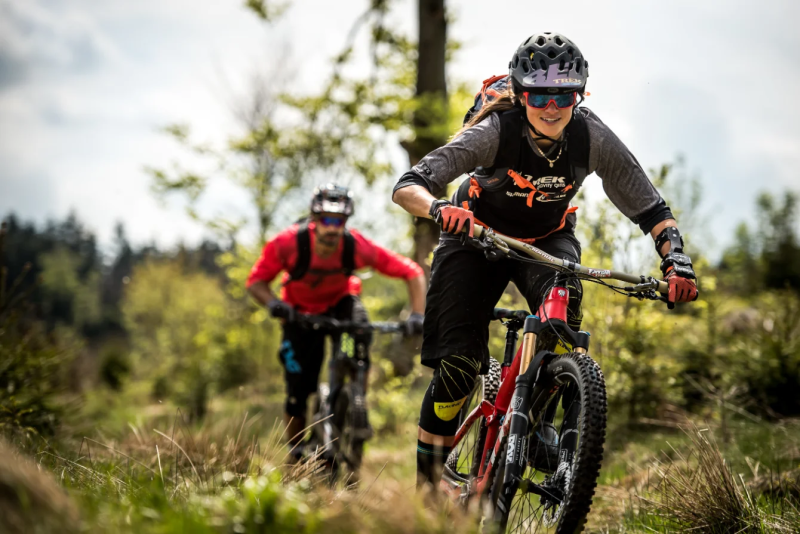 Paar beim Mountainbiken in Willingen