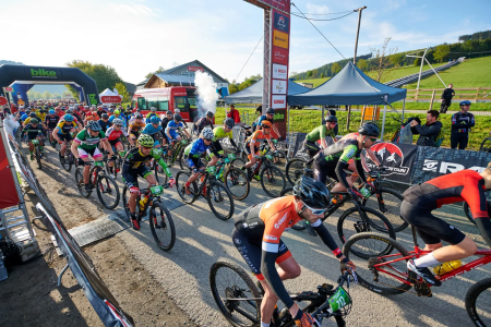 Mountainbikers aan de start van het Bike-Festival Willingen