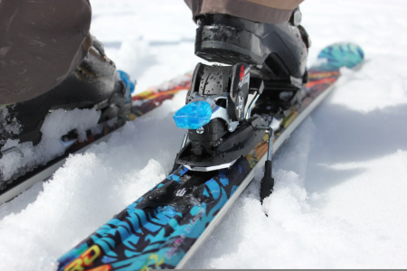 Ski-Nahaufnahme bei einem Erwachsenenskikurs in Willingen